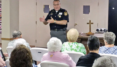 Hardin County Sheriff Keith Everhart speaks to retired teachers
